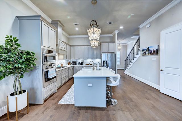 131 Mcgoey Circle, Shenandoah, TX 77384
