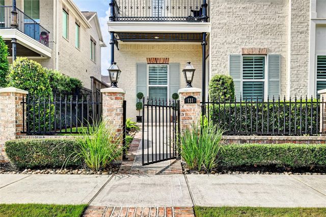 131 Mcgoey Circle, Shenandoah, TX 77384