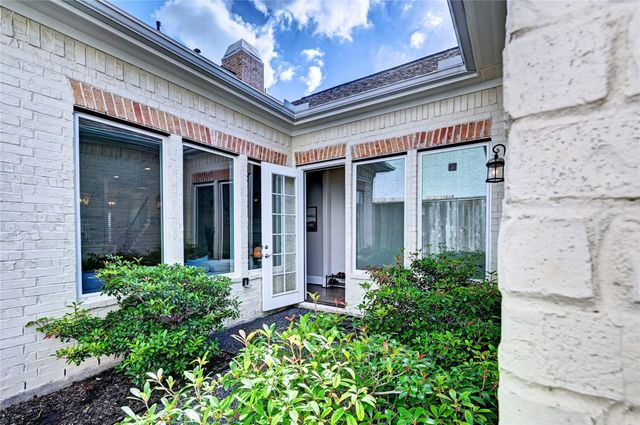 131 Mcgoey Circle, Shenandoah, TX 77384