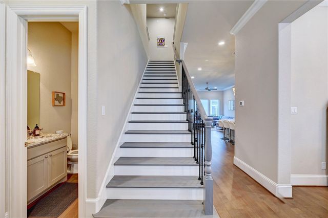131 Mcgoey Circle, Shenandoah, TX 77384