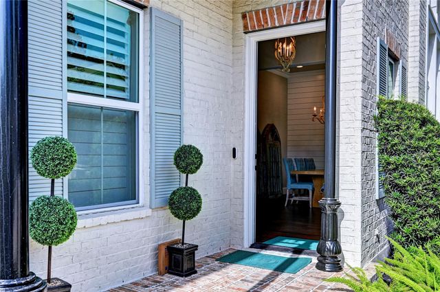 131 Mcgoey Circle, Shenandoah, TX 77384