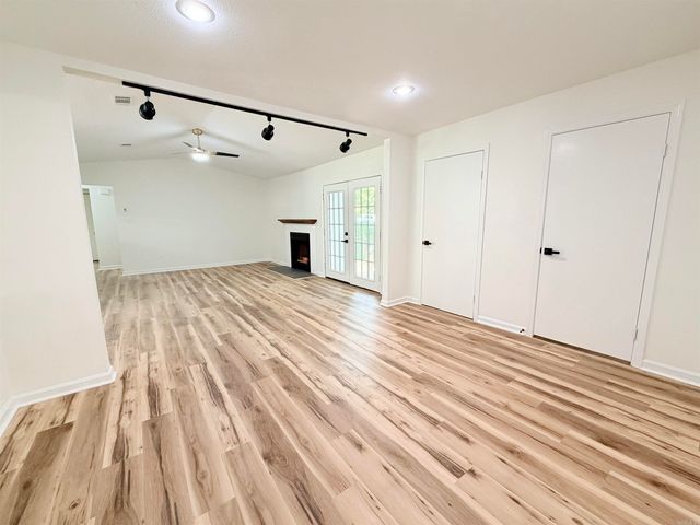 15 Patrick Henry, White Hall, AR 71602