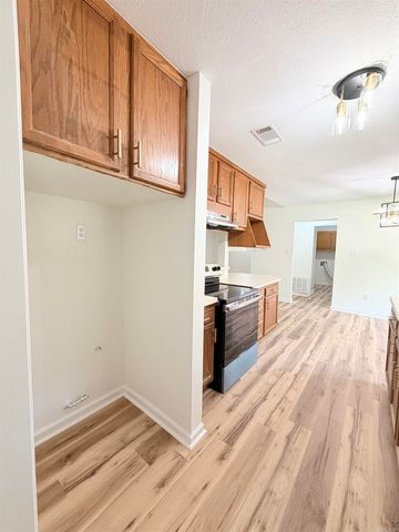 15 Patrick Henry, White Hall, AR 71602