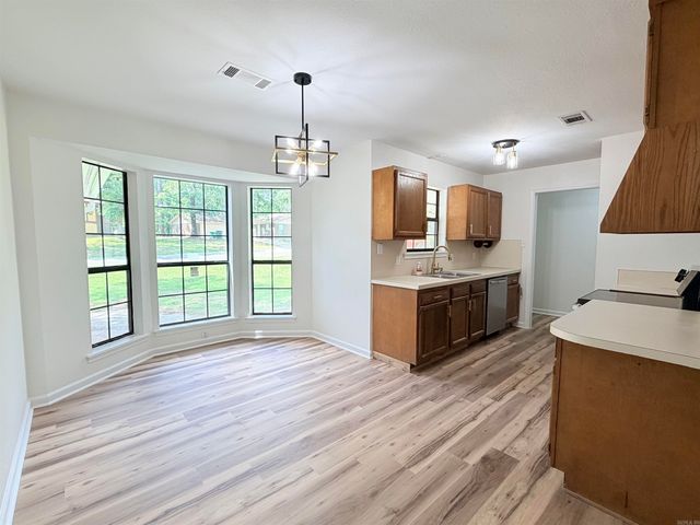 15 Patrick Henry, White Hall, AR 71602
