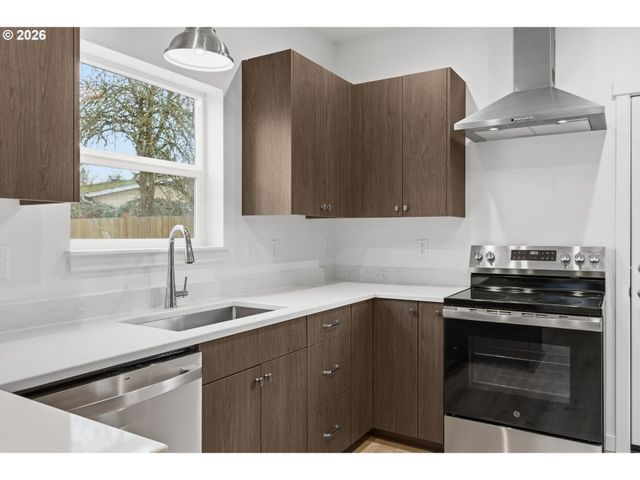 5592 BURNETT Ave B, Eugene, OR 97402