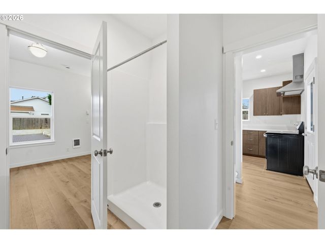 5592 BURNETT Ave B, Eugene, OR 97402