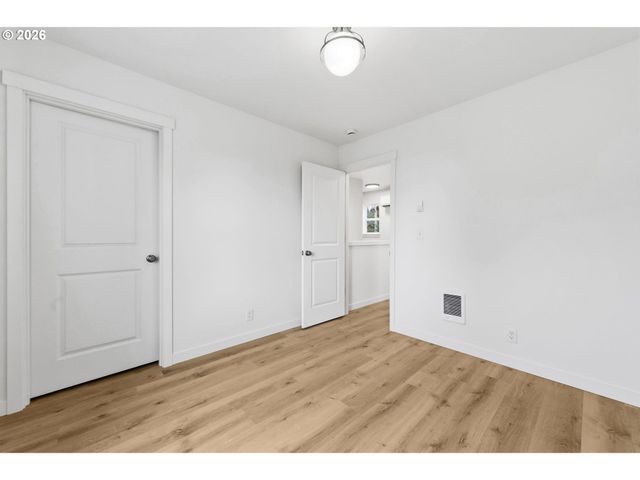 5592 BURNETT Ave B, Eugene, OR 97402