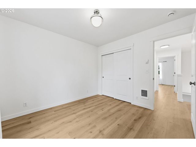 5592 BURNETT Ave B, Eugene, OR 97402