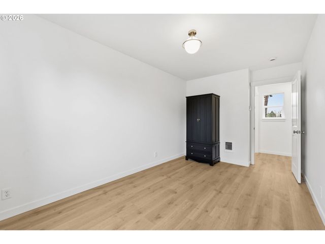 5592 BURNETT Ave B, Eugene, OR 97402