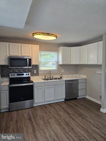 8313 GIBBONS DR, Fort Washington, MD 20744