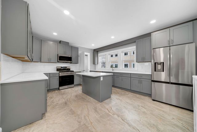 26 Richardson Ave 26, North Andover, MA 01845