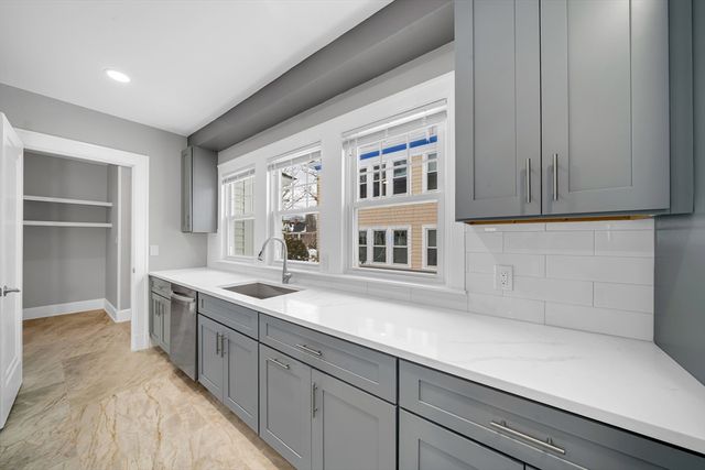 26 Richardson Ave 26, North Andover, MA 01845