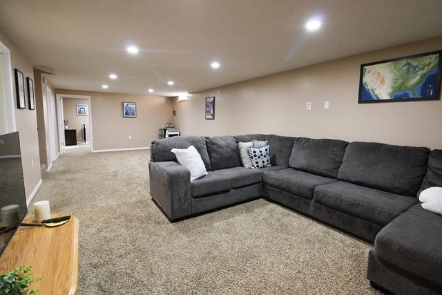 2641 Robin Rd, Salina, KS 67401