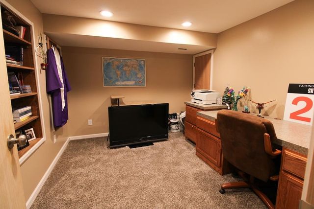 2641 Robin Rd, Salina, KS 67401