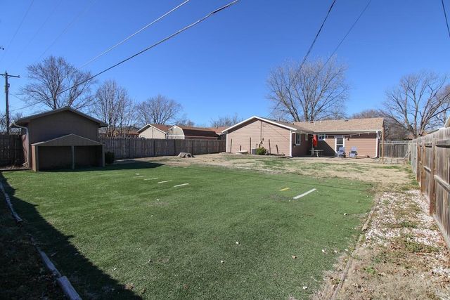 2641 Robin Rd, Salina, KS 67401
