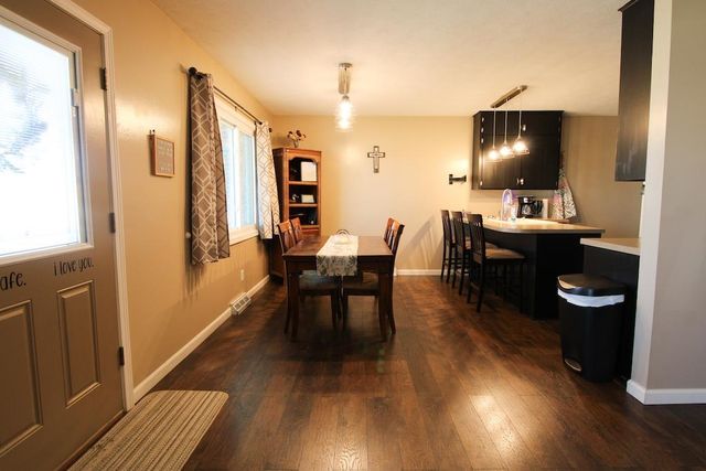 2641 Robin Rd, Salina, KS 67401