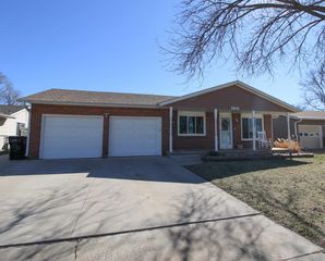 2641 Robin Rd, Salina, KS 67401
