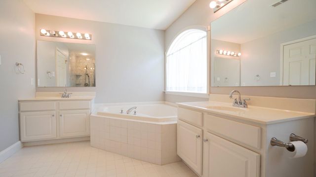 412 BUTTONWOOD LN, Oxford, PA 19363