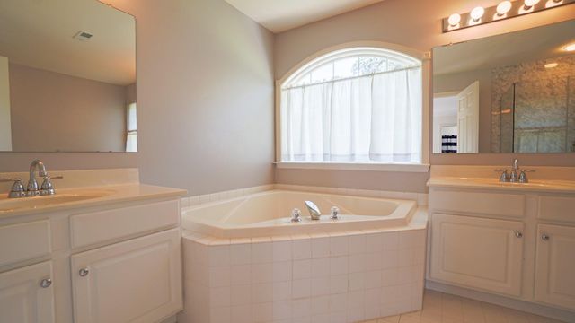 412 BUTTONWOOD LN, Oxford, PA 19363