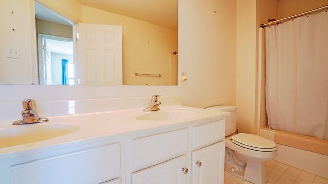 412 BUTTONWOOD LN, Oxford, PA 19363