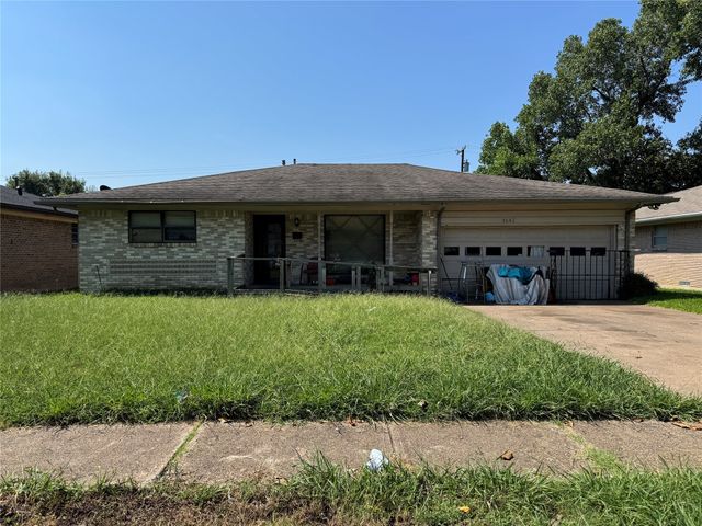 8642 Barclay Street, Dallas, TX 75227