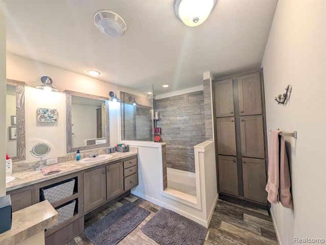 11219 Wildbrook Court, South Lyon, MI 48178