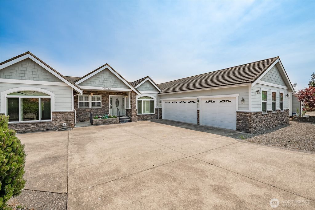 8118 Comox Road, Blaine, WA 98230