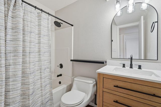 1017 E Redfield Road, Tempe, AZ 85283