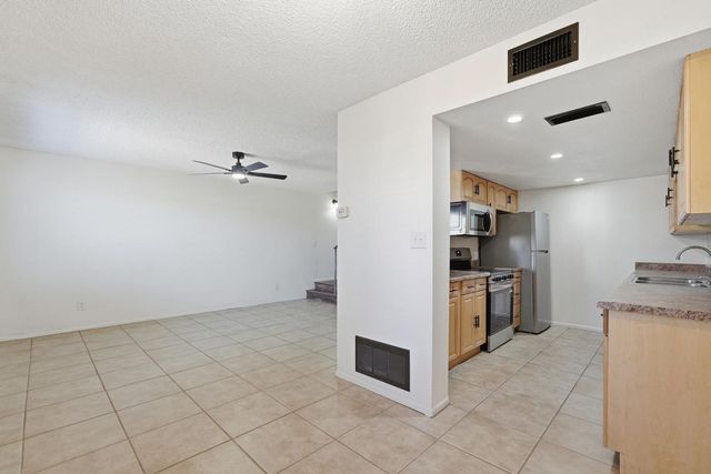 1017 E Redfield Road, Tempe, AZ 85283