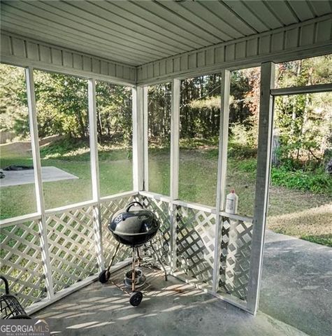 493 E LAKE Drive, Riverdale, GA 30274