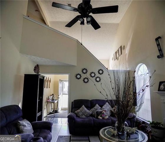 493 E LAKE Drive, Riverdale, GA 30274