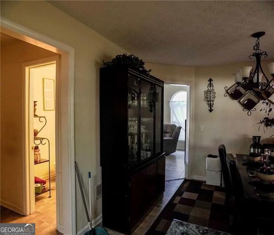 493 E LAKE Drive, Riverdale, GA 30274