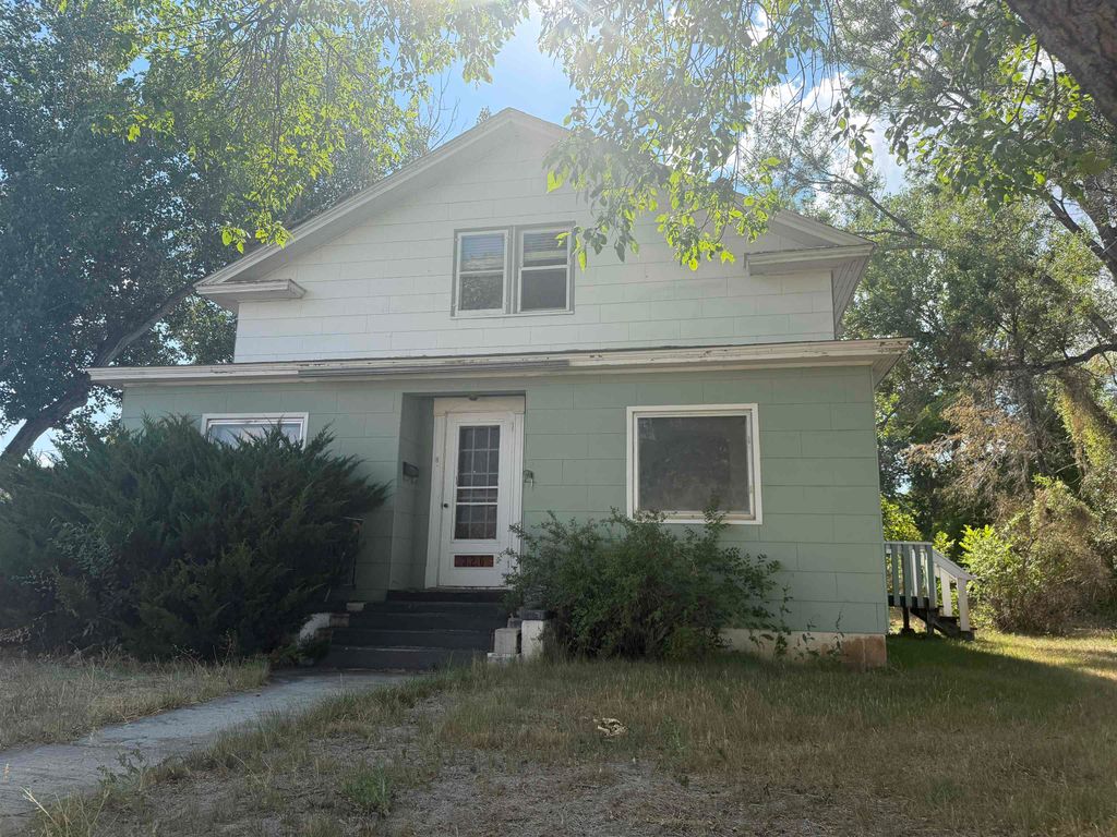 326 Oregon Ave, Lovell, WY 82431 photo 1