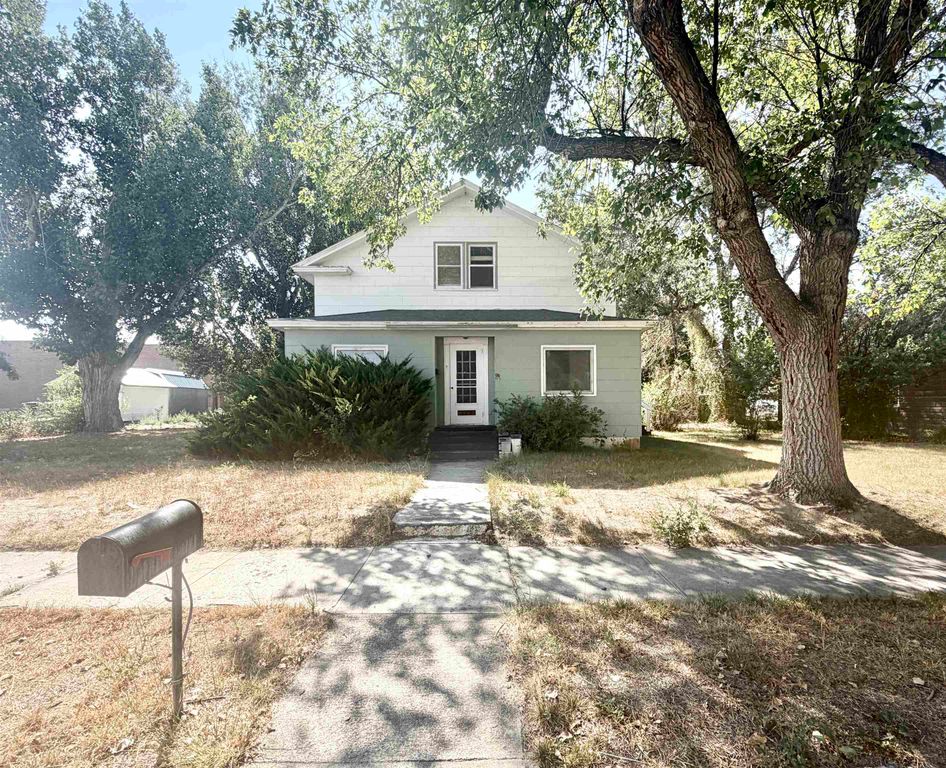 326 Oregon Ave, Lovell, WY 82431 photo 2