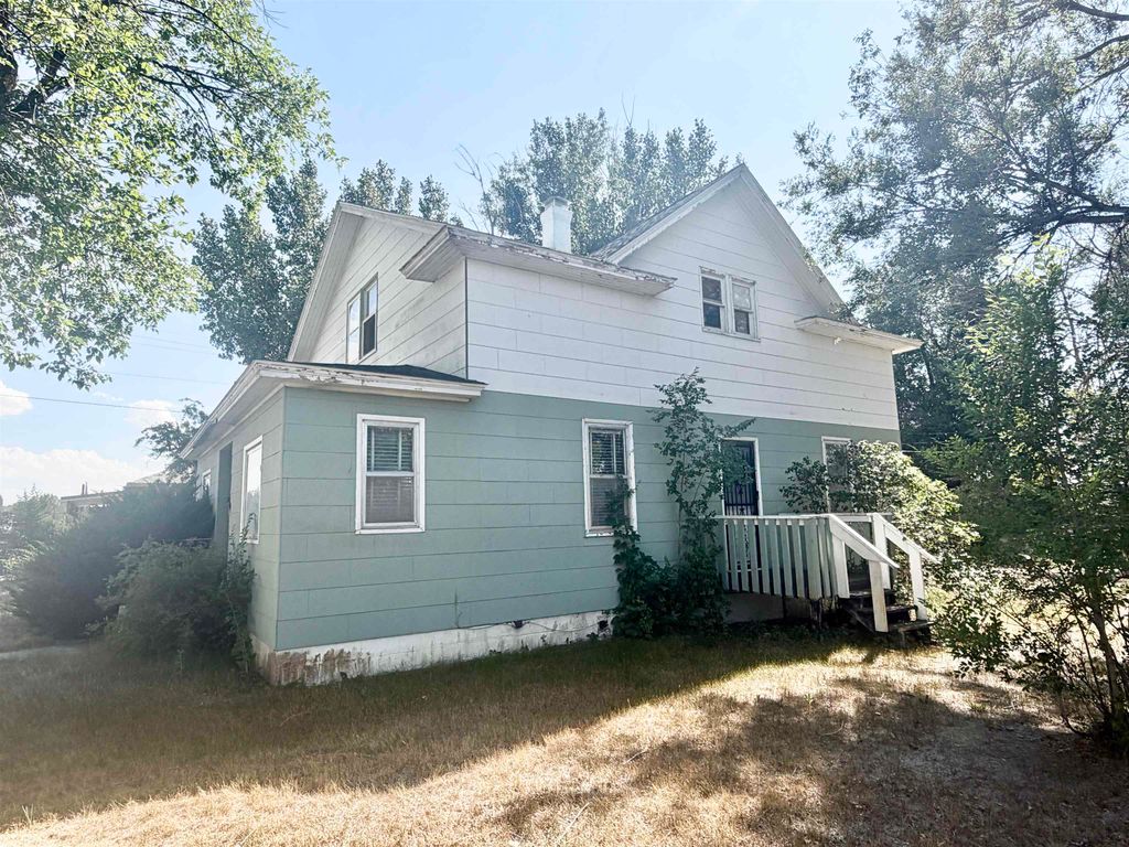 326 Oregon Ave, Lovell, WY 82431 photo 3