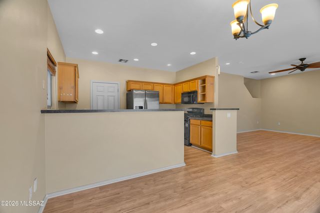 7230 S Camino Secreto, Tucson, AZ 85746