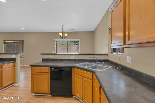 7230 S Camino Secreto, Tucson, AZ 85746