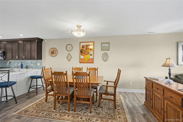 805 Bluffs Drive N, Baiting Hollow, NY 11933
