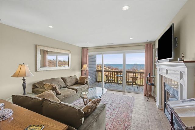 805 Bluffs Drive N, Baiting Hollow, NY 11933