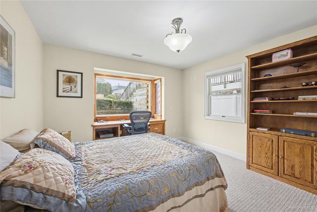 805 Bluffs Drive N, Baiting Hollow, NY 11933