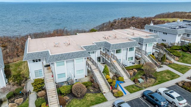 805 Bluffs Drive N, Baiting Hollow, NY 11933