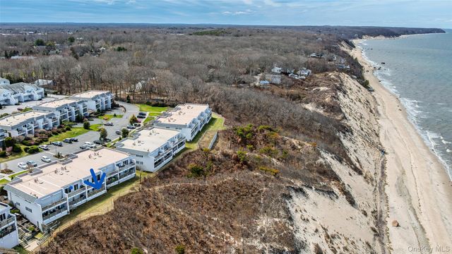 805 Bluffs Drive N, Baiting Hollow, NY 11933