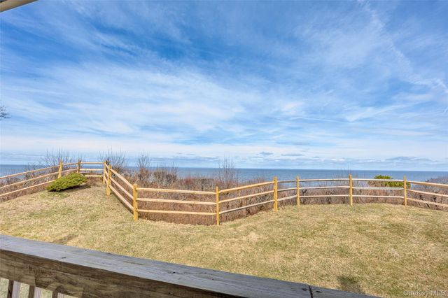 805 Bluffs Drive N, Baiting Hollow, NY 11933