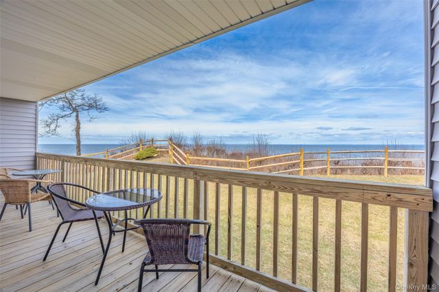 805 Bluffs Drive N, Baiting Hollow, NY 11933