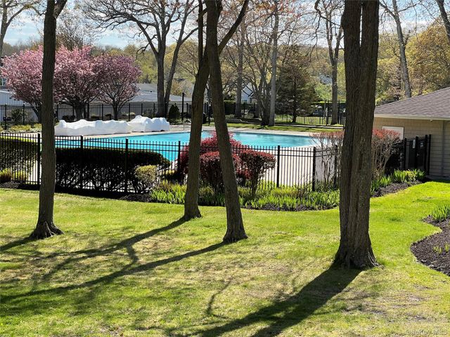 805 Bluffs Drive N, Baiting Hollow, NY 11933