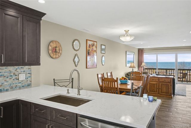 805 Bluffs Drive N, Baiting Hollow, NY 11933