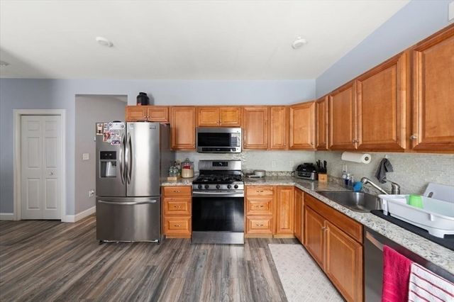 50-52 Andrews Street, Lowell, MA 01852