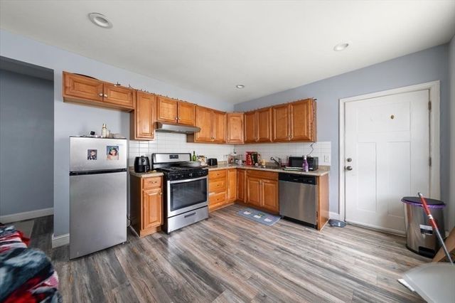 50-52 Andrews Street, Lowell, MA 01852