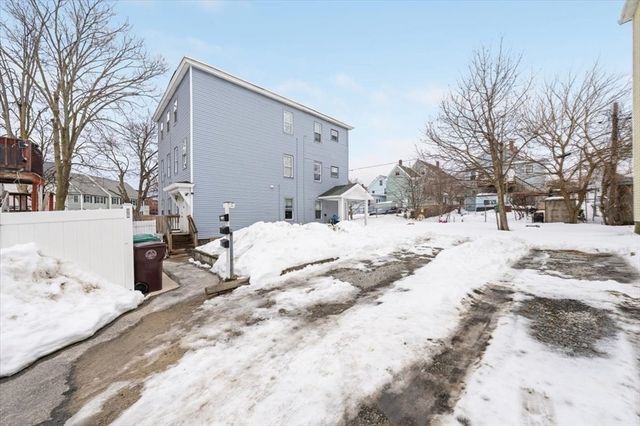50-52 Andrews Street, Lowell, MA 01852