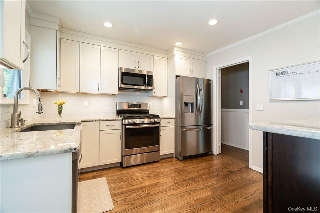 28 Top O The Ridge Drive, Scarsdale, NY 10583 — photo 3